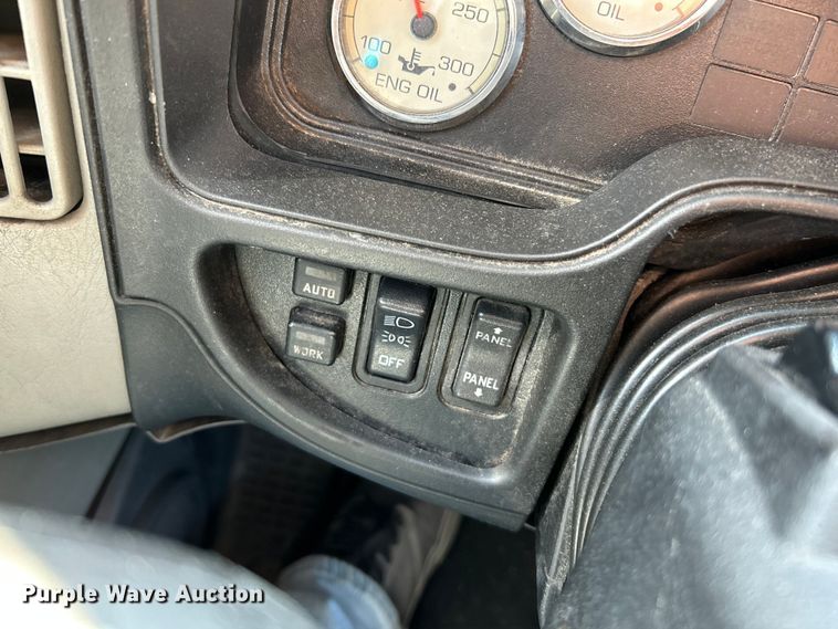 image for item OK9630 2015 International ProStar Plus  semi truck