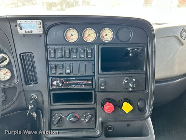 image for item OK9630 2015 International ProStar Plus  semi truck