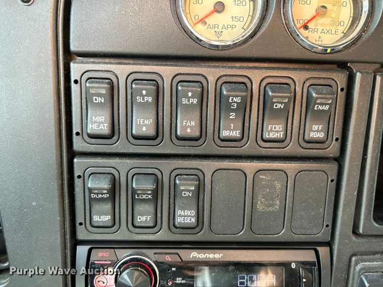 image for item OK9630 2015 International ProStar Plus  semi truck