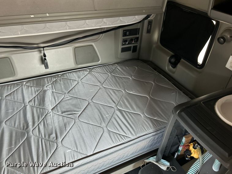 image for item OK9630 2015 International ProStar Plus  semi truck