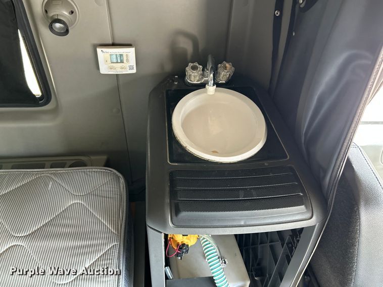 image for item OK9630 2015 International ProStar Plus  semi truck