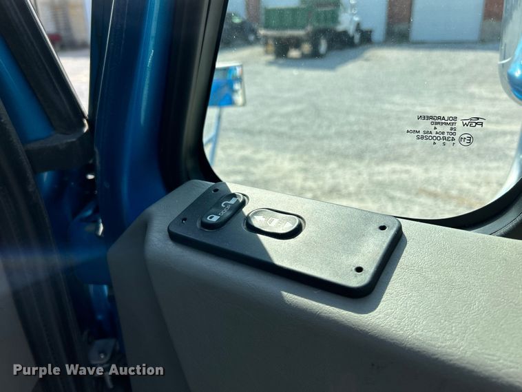 image for item OK9630 2015 International ProStar Plus  semi truck