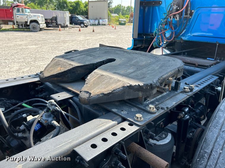 image for item OK9630 2015 International ProStar Plus  semi truck