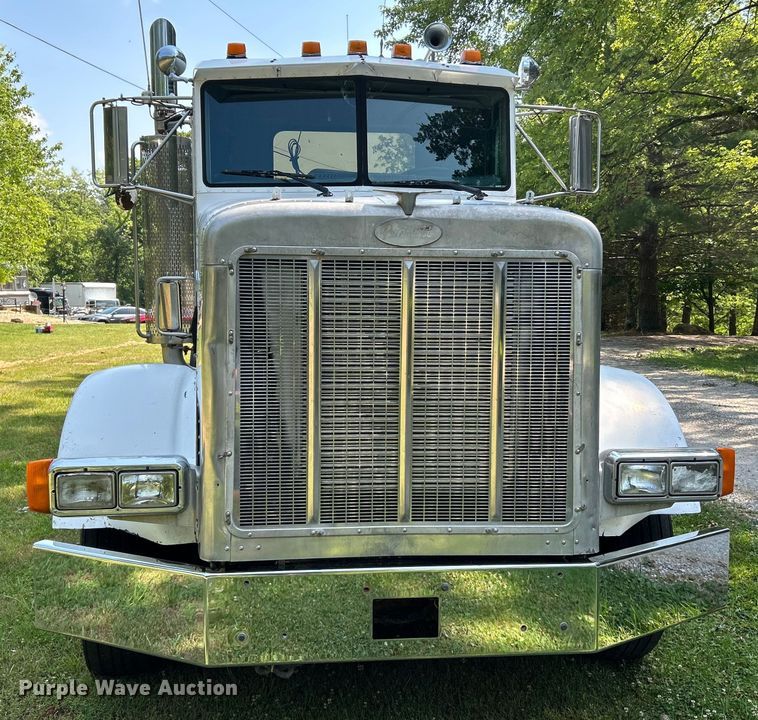 image for item OK9646 1992 Peterbilt 378  semi truck