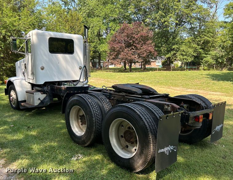 image for item OK9646 1992 Peterbilt 378  semi truck