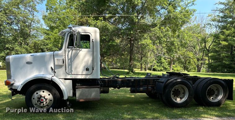 image for item OK9646 1992 Peterbilt 378  semi truck