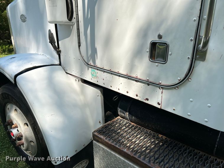 image for item OK9646 1992 Peterbilt 378  semi truck