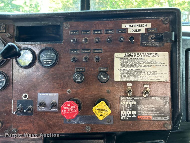 image for item OK9646 1992 Peterbilt 378  semi truck