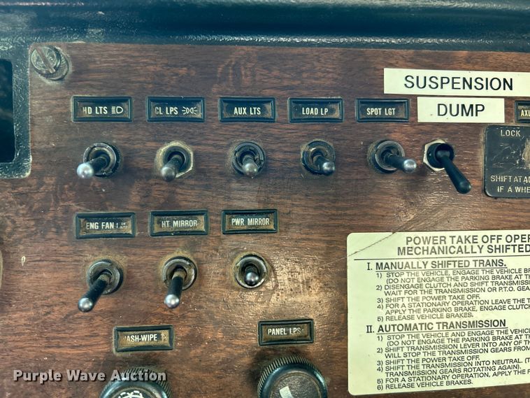 image for item OK9646 1992 Peterbilt 378  semi truck