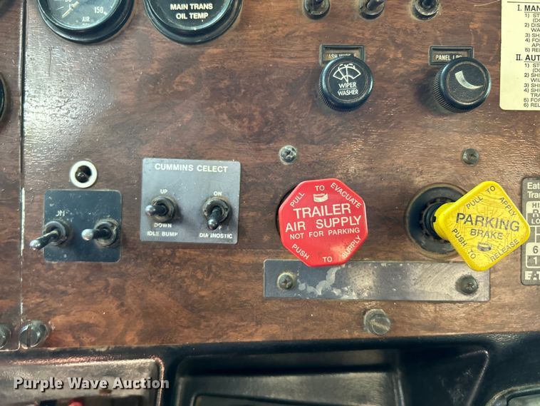 image for item OK9646 1992 Peterbilt 378  semi truck