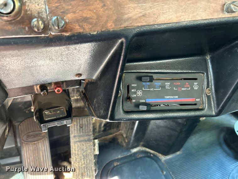 image for item OK9646 1992 Peterbilt 378  semi truck