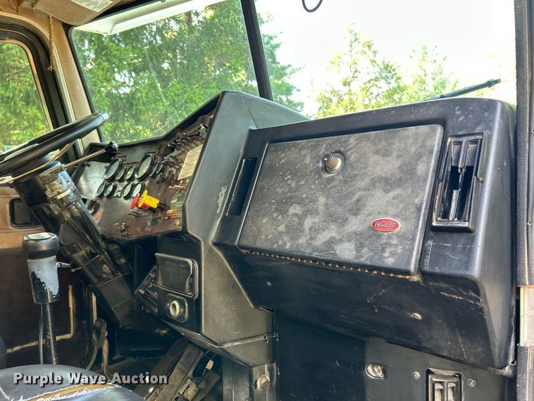 image for item OK9646 1992 Peterbilt 378  semi truck