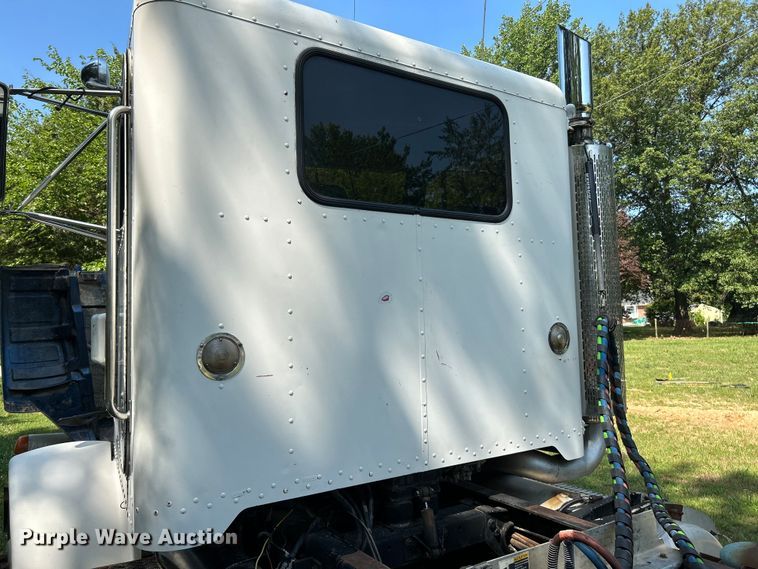 image for item OK9646 1992 Peterbilt 378  semi truck