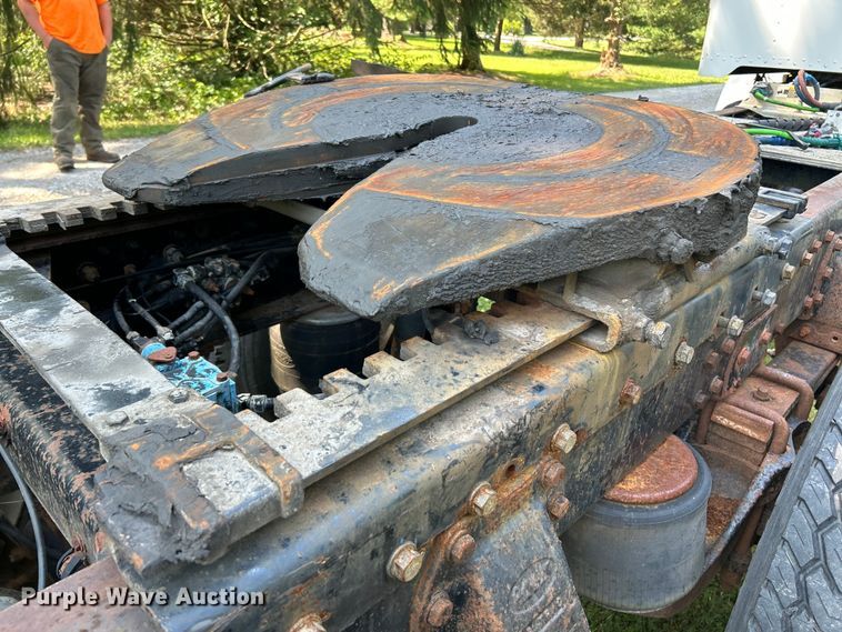 image for item OK9646 1992 Peterbilt 378  semi truck