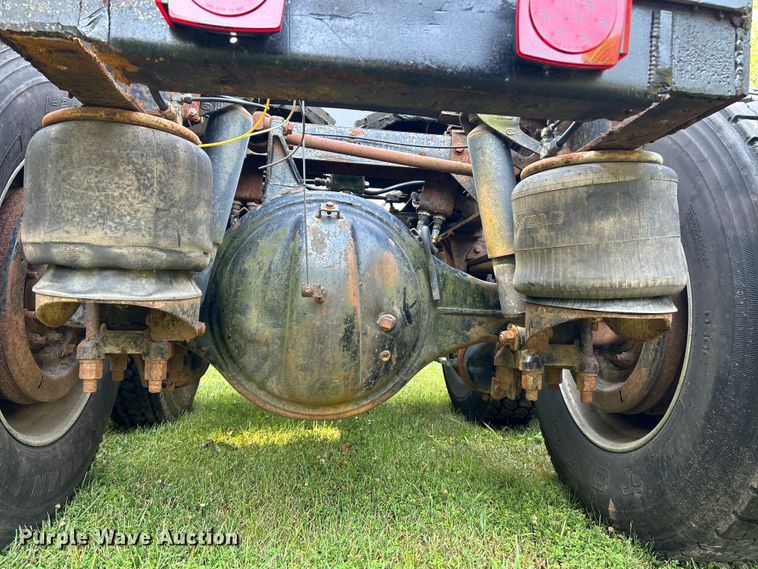 image for item OK9646 1992 Peterbilt 378  semi truck