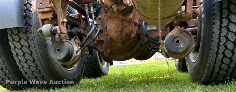 image for item OK9646 1992 Peterbilt 378  semi truck