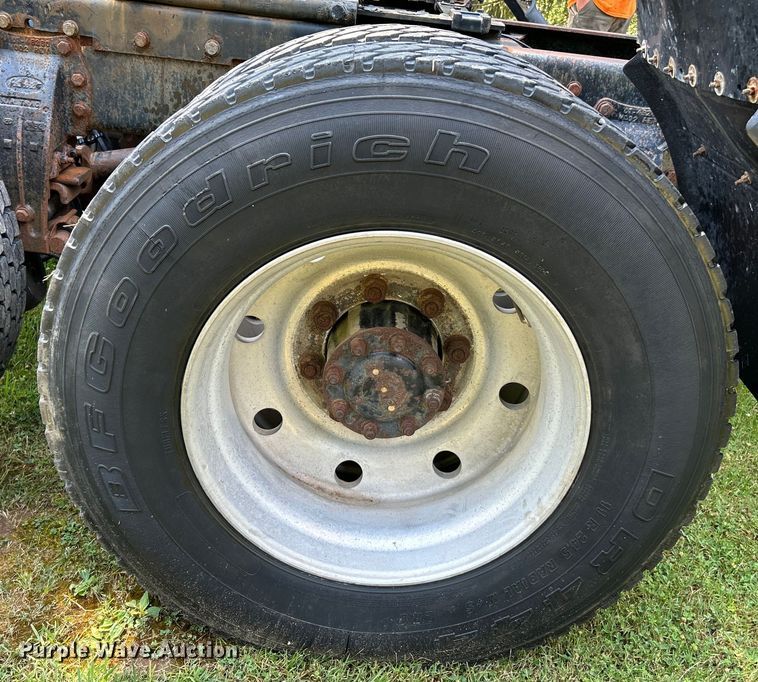 image for item OK9646 1992 Peterbilt 378  semi truck