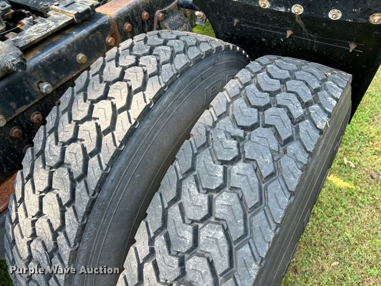 image for item OK9646 1992 Peterbilt 378  semi truck