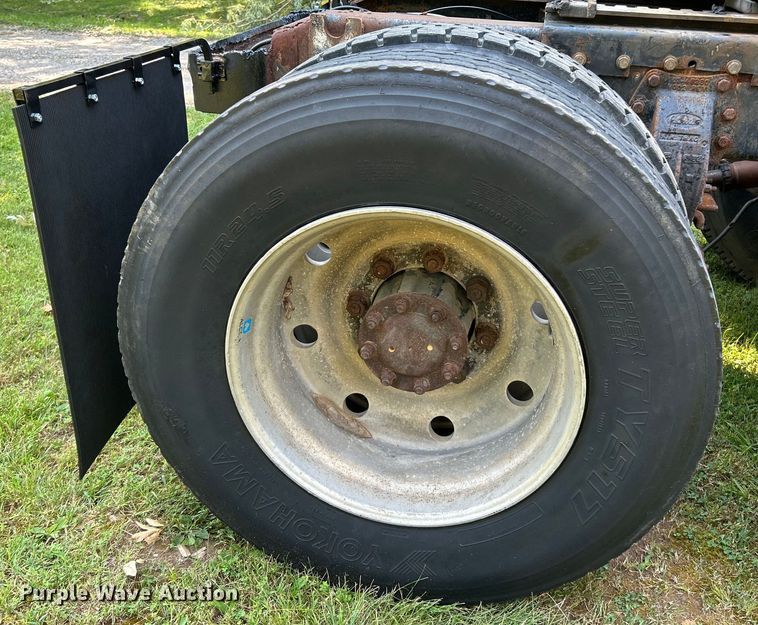 image for item OK9646 1992 Peterbilt 378  semi truck