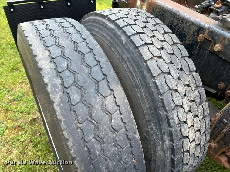 image for item OK9646 1992 Peterbilt 378  semi truck