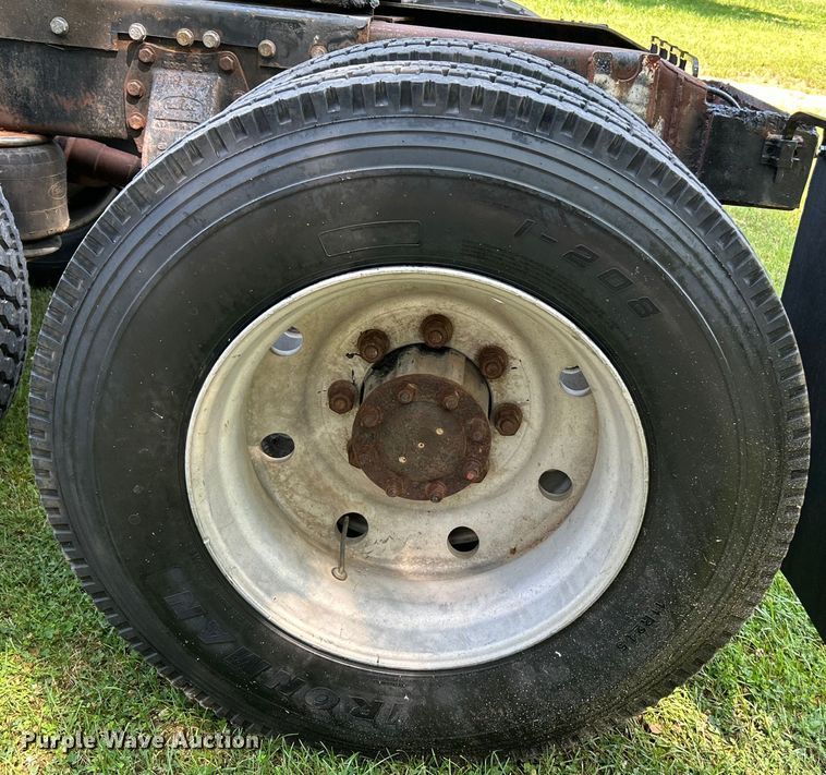 image for item OK9646 1992 Peterbilt 378  semi truck