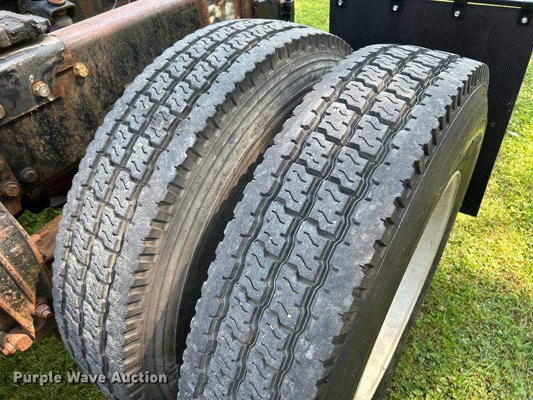 image for item OK9646 1992 Peterbilt 378  semi truck