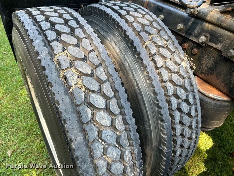 image for item OK9646 1992 Peterbilt 378  semi truck