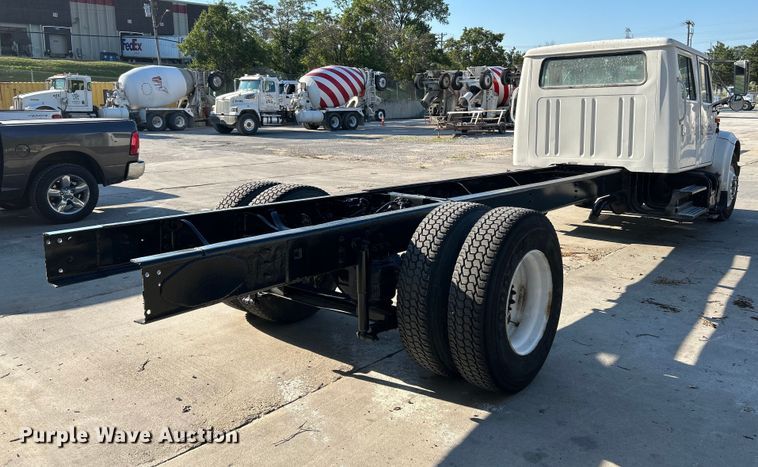 image for item OK9664 1999 International 4900  Crew Cab truck cab and chassis
