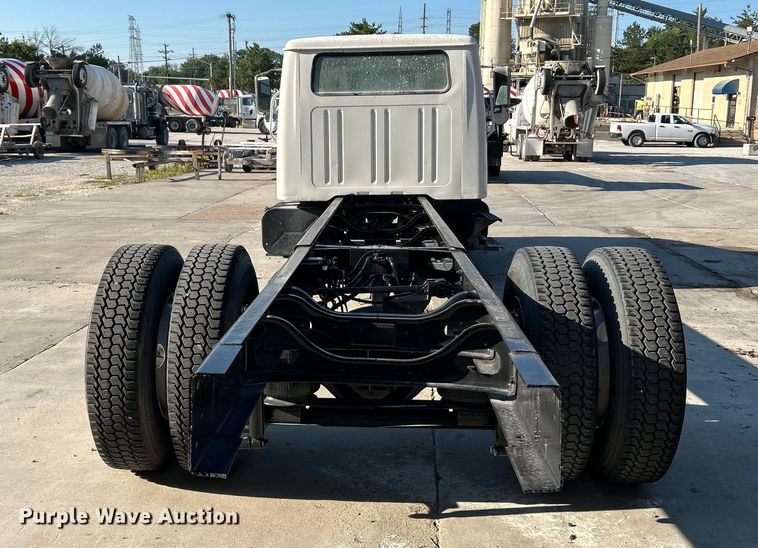 image for item OK9664 1999 International 4900  Crew Cab truck cab and chassis