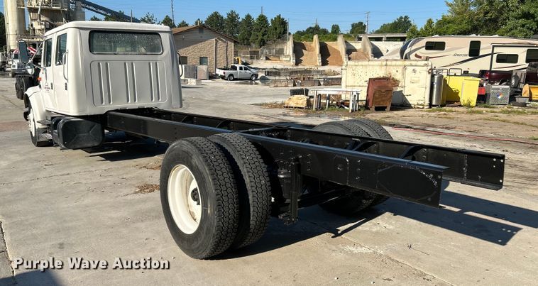 image for item OK9664 1999 International 4900  Crew Cab truck cab and chassis