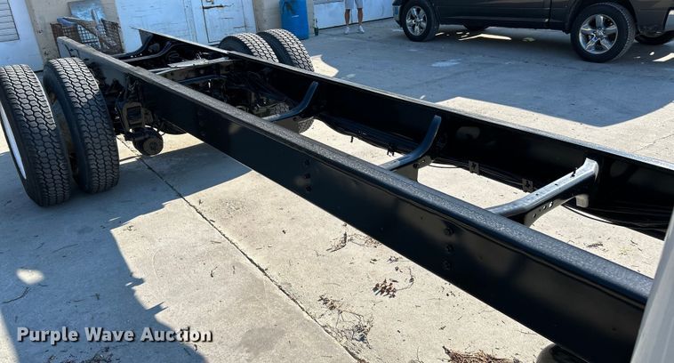 image for item OK9664 1999 International 4900  Crew Cab truck cab and chassis