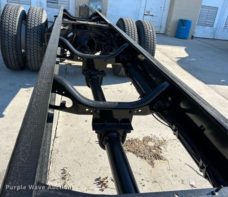 image for item OK9664 1999 International 4900  Crew Cab truck cab and chassis