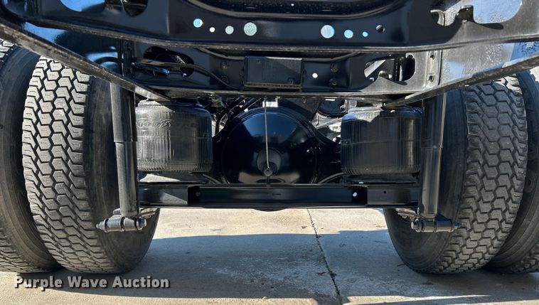 image for item OK9664 1999 International 4900  Crew Cab truck cab and chassis