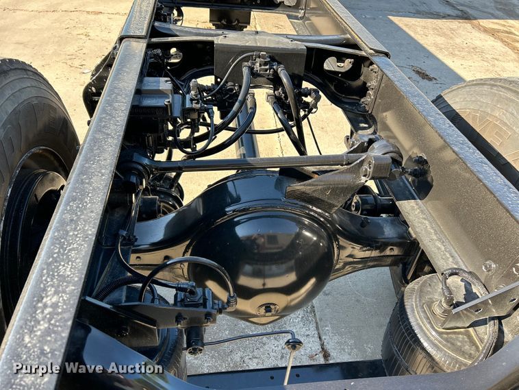 image for item OK9664 1999 International 4900  Crew Cab truck cab and chassis