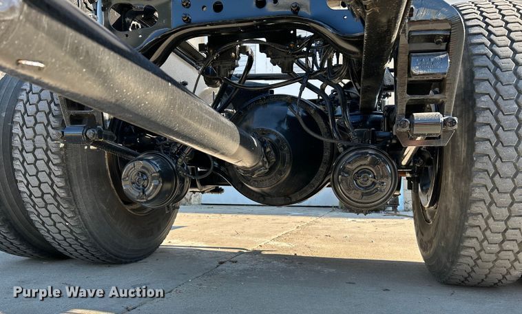 image for item OK9664 1999 International 4900  Crew Cab truck cab and chassis