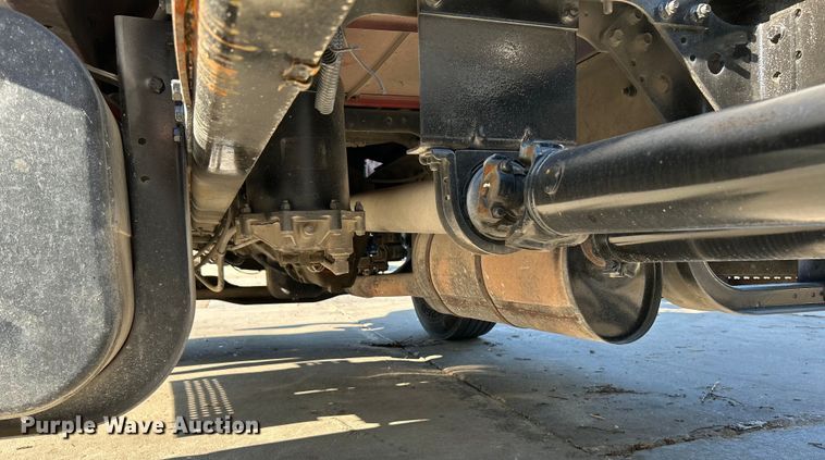 image for item OK9664 1999 International 4900  Crew Cab truck cab and chassis