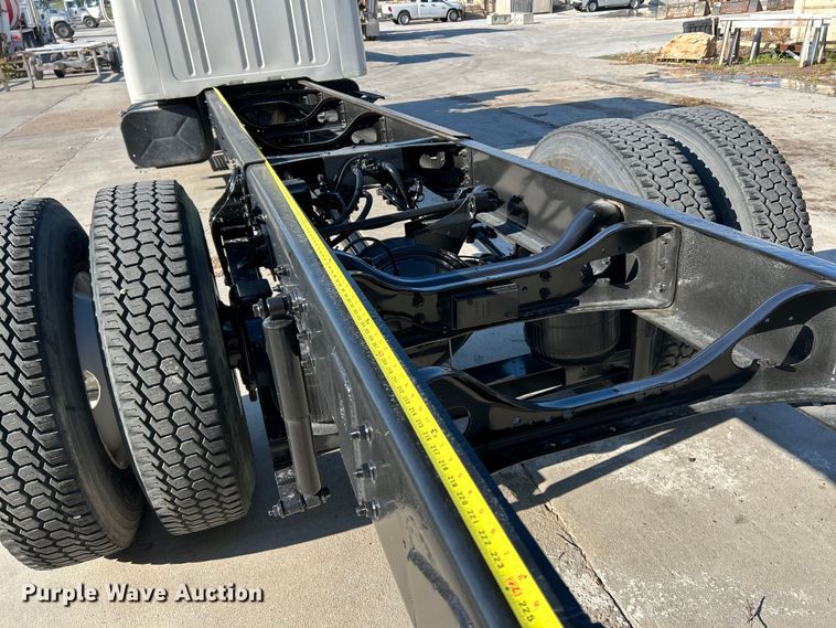 image for item OK9664 1999 International 4900  Crew Cab truck cab and chassis