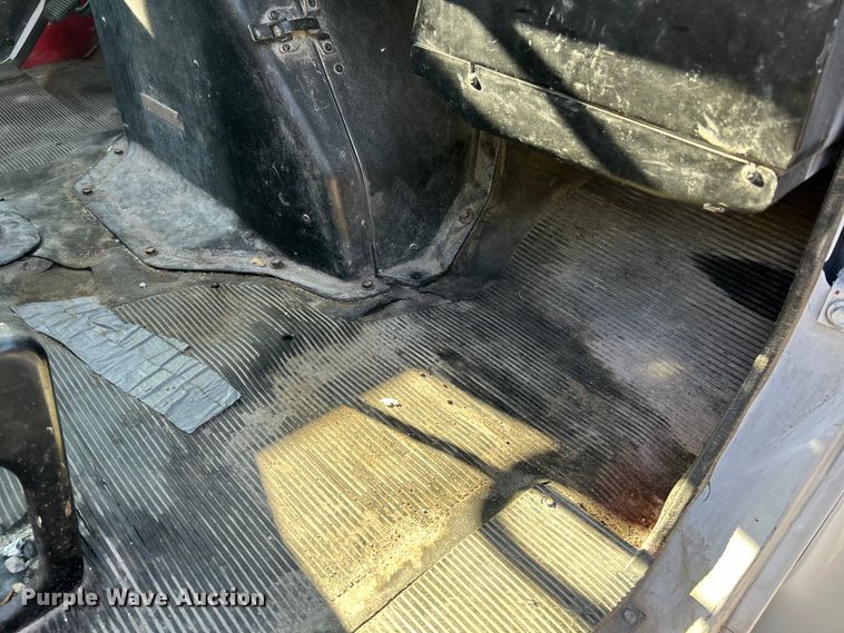 image for item OK9664 1999 International 4900  Crew Cab truck cab and chassis