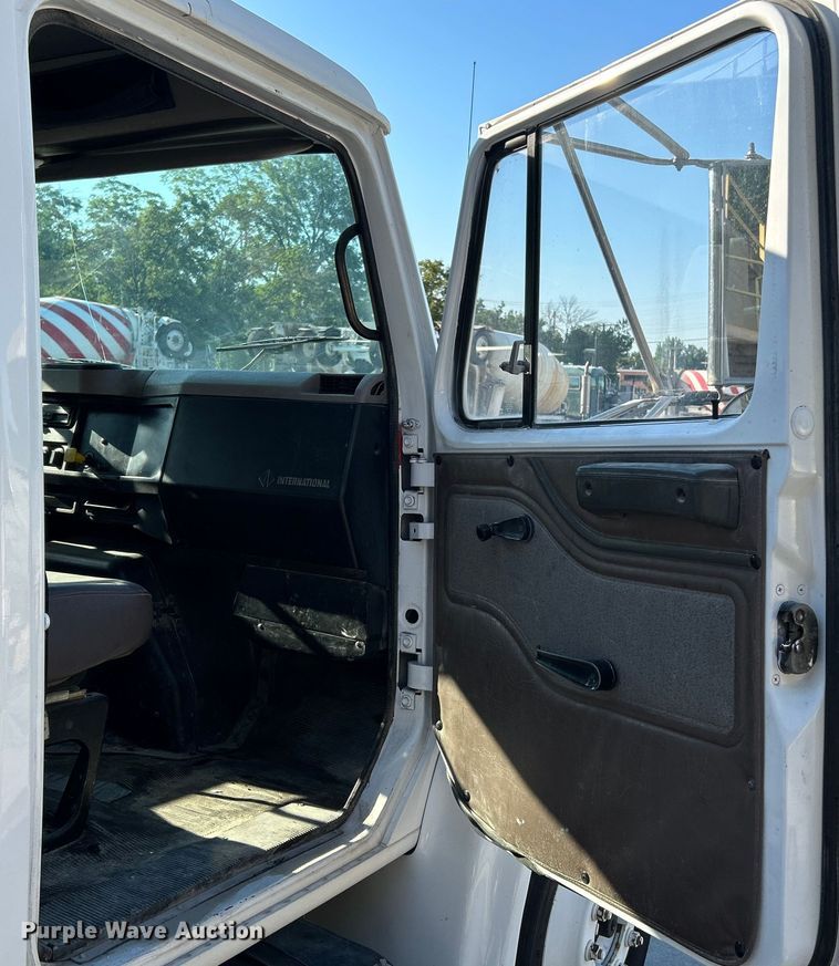 image for item OK9664 1999 International 4900  Crew Cab truck cab and chassis