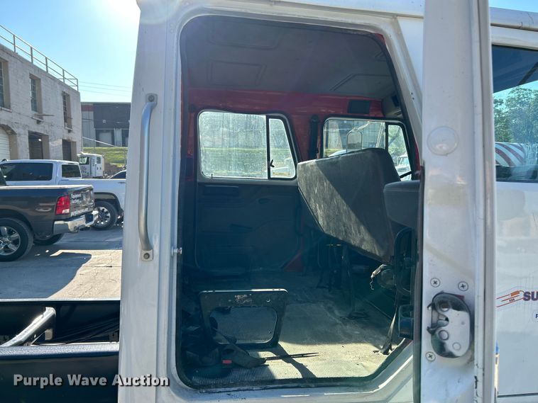 image for item OK9664 1999 International 4900  Crew Cab truck cab and chassis