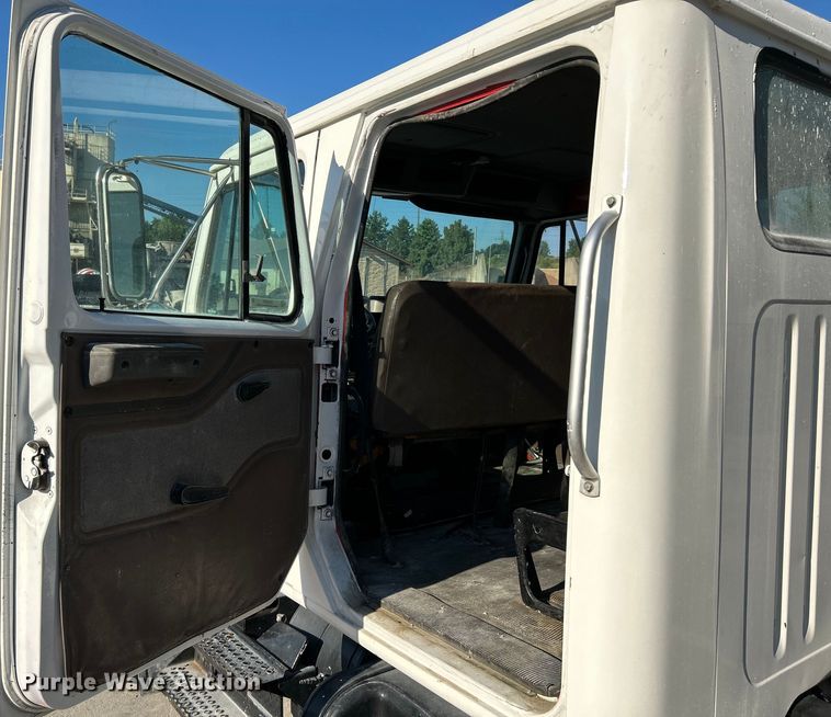 image for item OK9664 1999 International 4900  Crew Cab truck cab and chassis