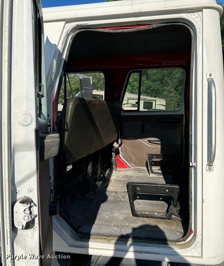 image for item OK9664 1999 International 4900  Crew Cab truck cab and chassis