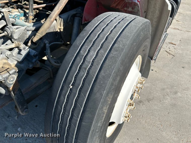 image for item OK9664 1999 International 4900  Crew Cab truck cab and chassis