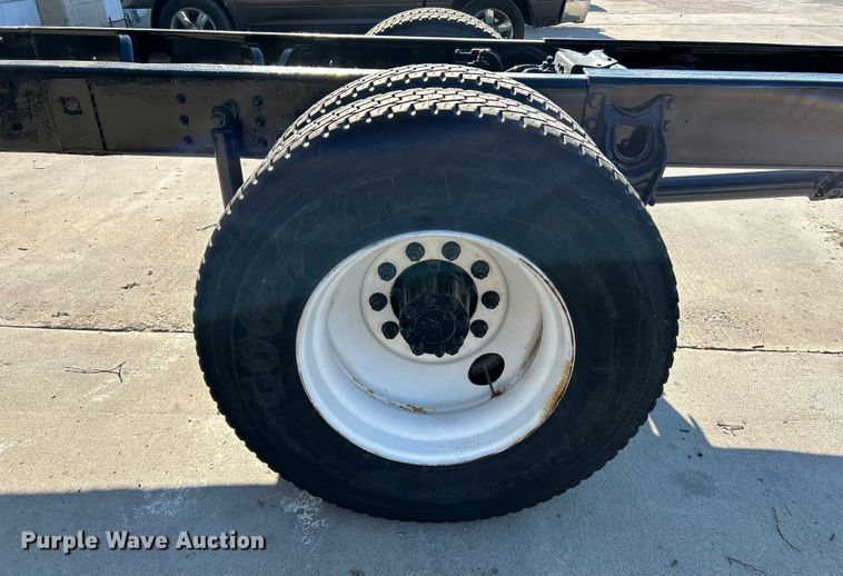 image for item OK9664 1999 International 4900  Crew Cab truck cab and chassis