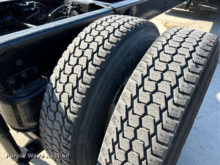 image for item OK9664 1999 International 4900  Crew Cab truck cab and chassis