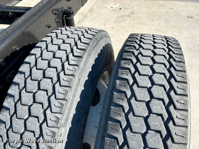 image for item OK9664 1999 International 4900  Crew Cab truck cab and chassis