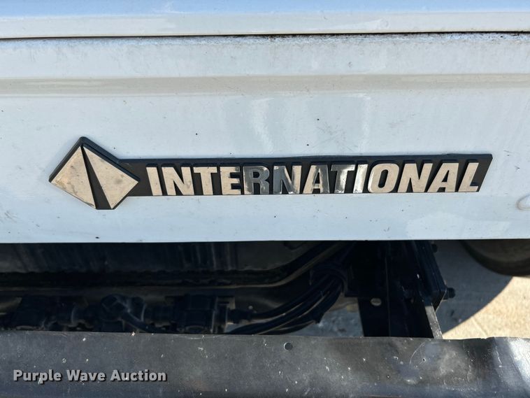 image for item OK9664 1999 International 4900  Crew Cab truck cab and chassis