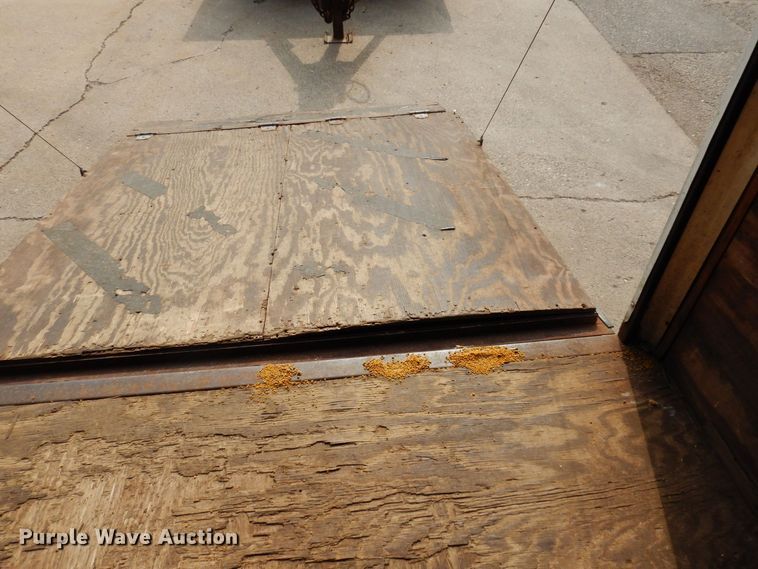 image for item AF9721 2013 Interstate  enclosed cargo trailer