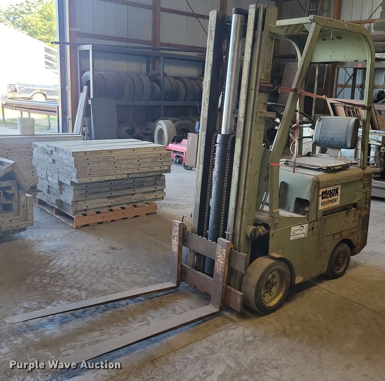 image for item DA7231 Clark CF20  forklift