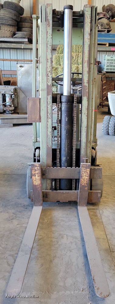 image for item DA7231 Clark CF20  forklift